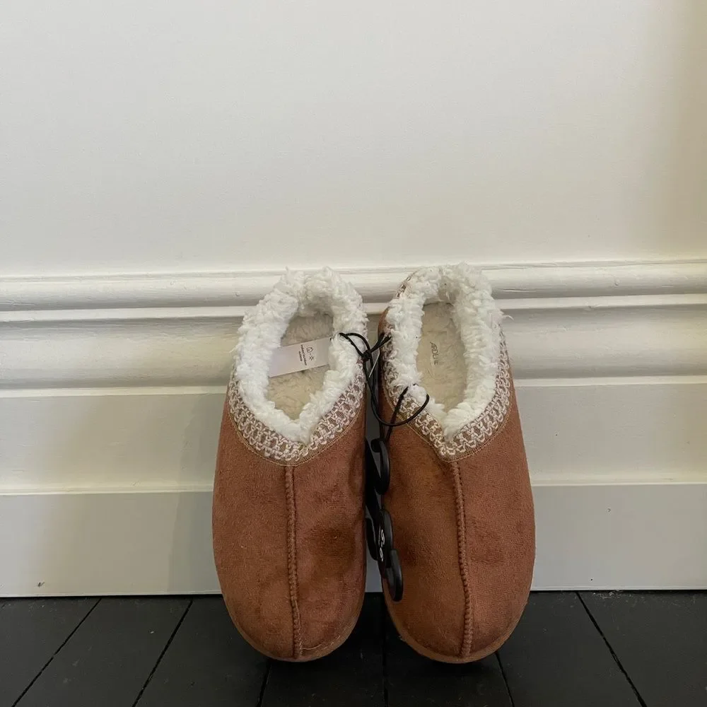 Slippers  - Picture 3 of 3